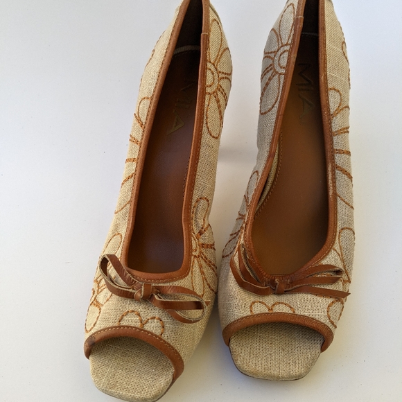 Heels - Picture 3 of 5